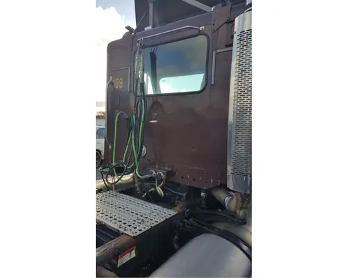 Freightliner Columbia 120 Cab