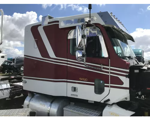 Freightliner Columbia 120 Cab