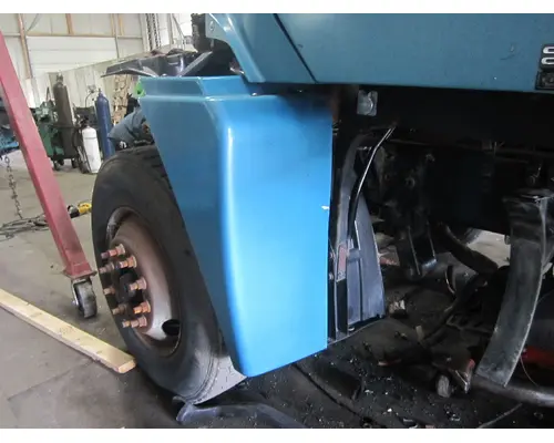Fender Extension FREIGHTLINER COLUMBIA 120 Valley Truck - Grand Rapids