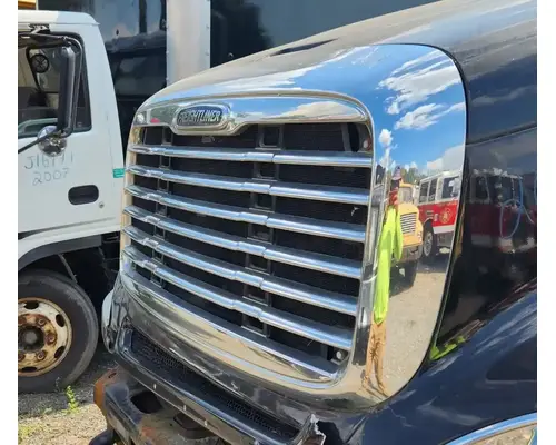 Grille Freightliner Columbia 120 Complete Recycling Group LLC