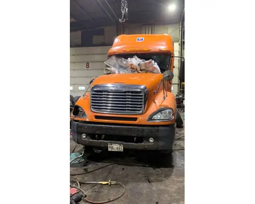 Rebuilders FREIGHTLINER COLUMBIA 120 Truck Salvage International Inc