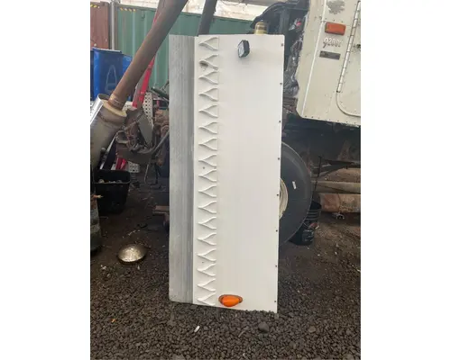 Freightliner Columbia CL12064ST Fender