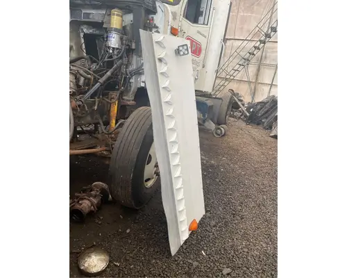 Freightliner Columbia CL12064ST Fender
