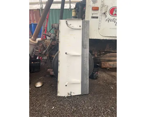 Freightliner Columbia CL12064ST Fender