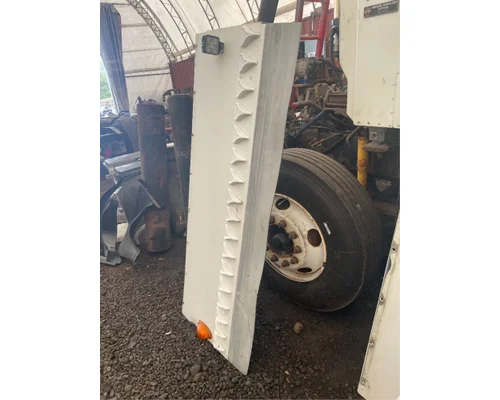 Freightliner Columbia CL12064ST Fender