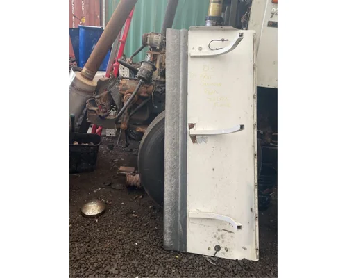 Freightliner Columbia CL12064ST Fender