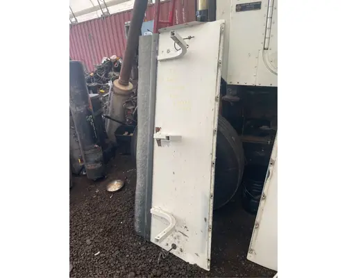 Freightliner Columbia CL12064ST Fender