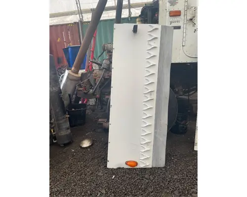 Fender Freightliner Columbia CL12064ST Dixie Truck Centre