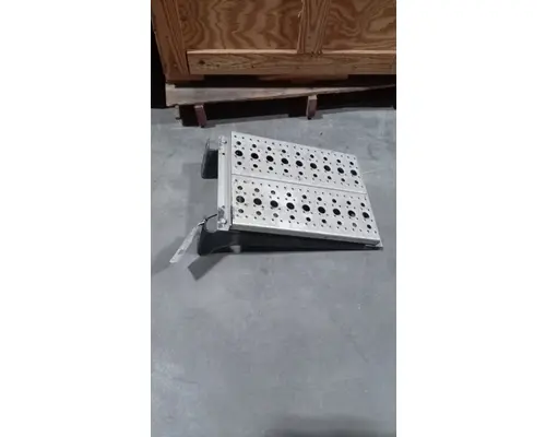 Catwalk FREIGHTLINER Columbia  K &amp; R Truck Sales, Inc.