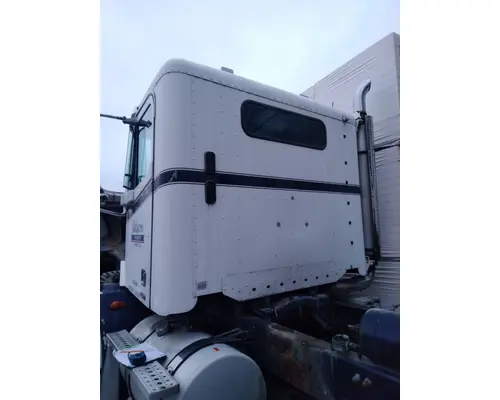 Cab FREIGHTLINER COLUMBIA High Mountain Horsepower