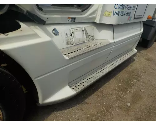 Skirt FREIGHTLINER COLUMBIA Michigan Truck Parts