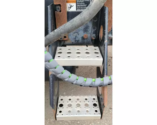 Step FREIGHTLINER COLUMBIA ReRun Truck Parts