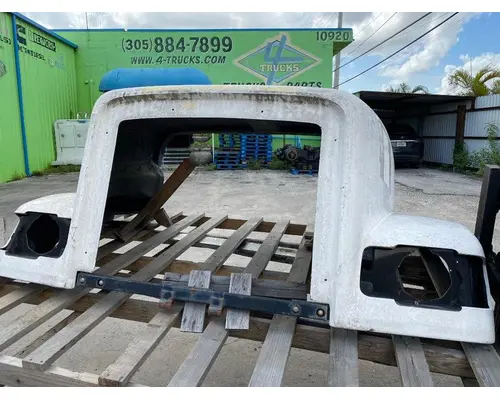 Hood FREIGHTLINER COMMERCIAL VEHICLE 4-trucks Enterprises LLC