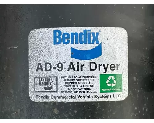 Freightliner Coronado SD122 Air Drier