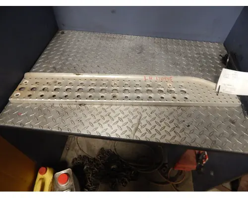 Step FREIGHTLINER CST120 CENTURY K &amp; R Truck Sales, Inc.