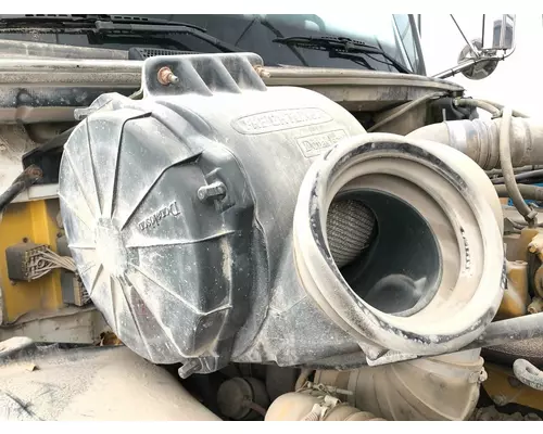 Freightliner FL112 Air Cleaner