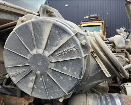 Freightliner FL112 Air Cleaner
