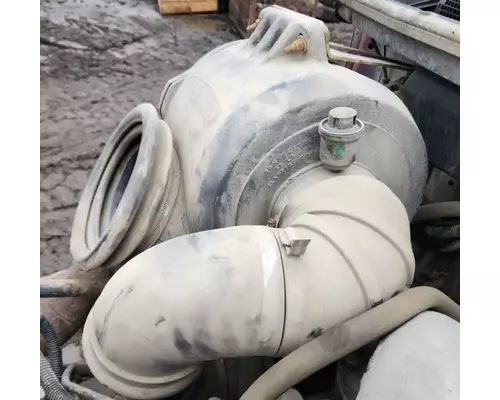 Freightliner FL112 Air Cleaner