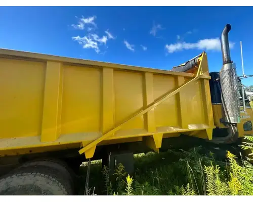 Freightliner FL112 Box  Bed