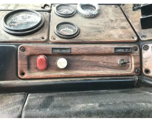 Freightliner FLC112 Dash Assembly