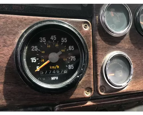 Freightliner FLC112 Instrument Cluster