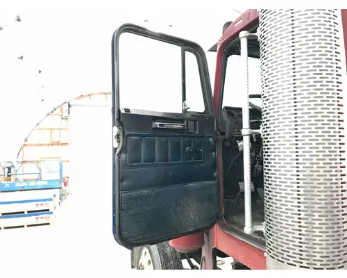 Freightliner FLC120 Door Assembly, Front