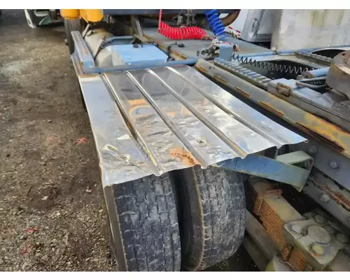 Freightliner FLC Fender