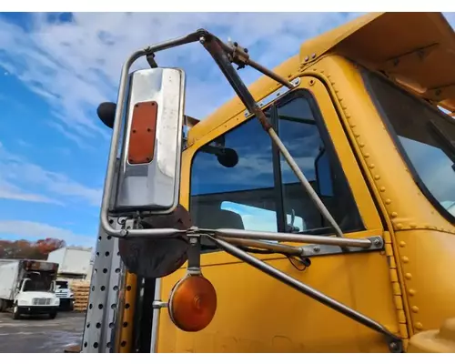 Freightliner FLC Mirror (Side View)