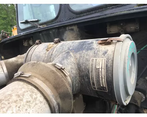 Freightliner FLD112SD Air Cleaner