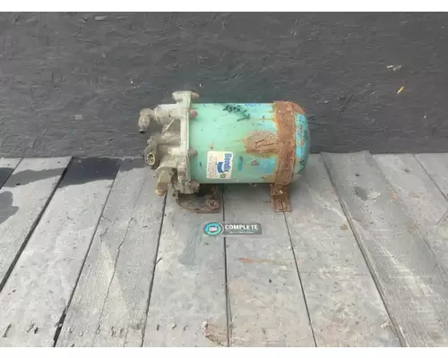 Freightliner FLD112SD Air Drier