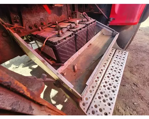 Freightliner FLD112SD Battery Box
