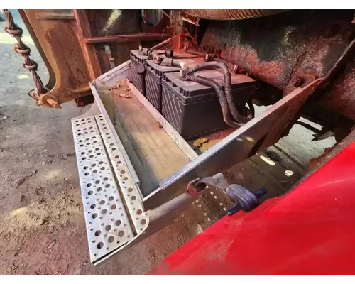 Freightliner FLD112SD Battery Box