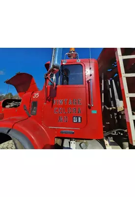 Freightliner FLD112SD Cab