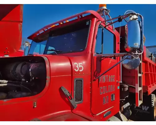 Freightliner FLD112SD Cab