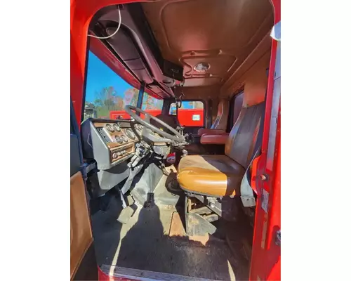 Freightliner FLD112SD Cab