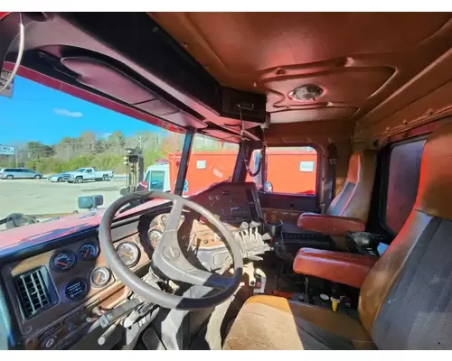 Freightliner FLD112SD Cab