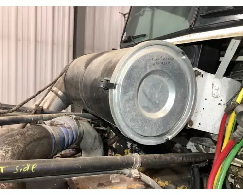 Freightliner FLD112 Air Cleaner