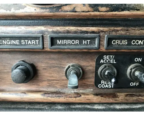 Freightliner FLD112 Dash Assembly