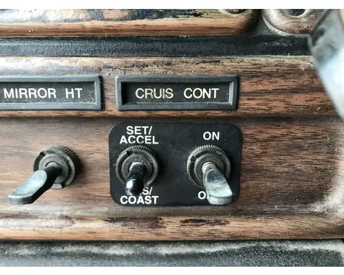 Freightliner FLD112 Dash Assembly