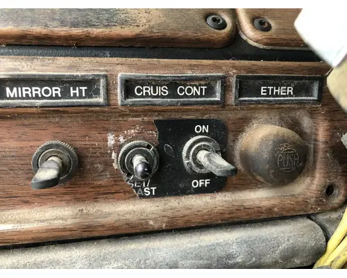 Freightliner FLD112 Dash Assembly