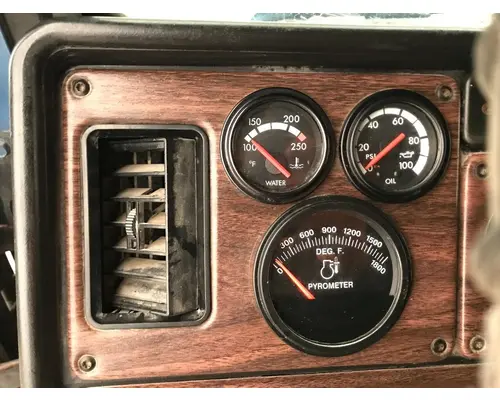 Freightliner FLD112 Dash Assembly