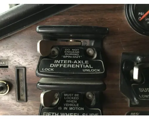 Freightliner FLD112 Dash Assembly