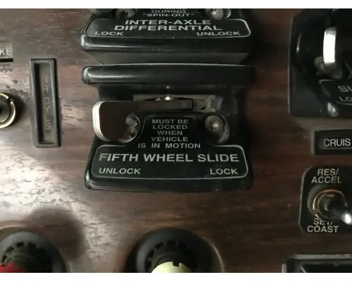 Freightliner FLD112 Dash Assembly