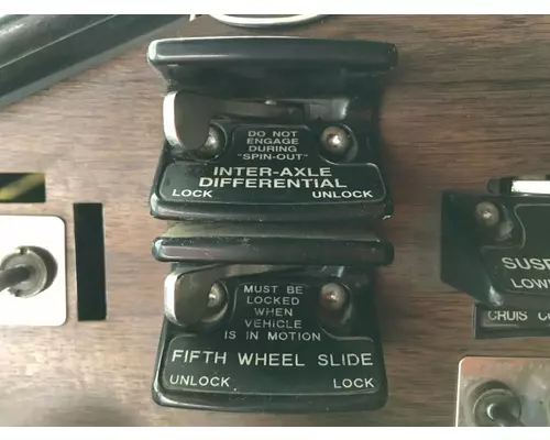 Freightliner FLD112 Dash Assembly