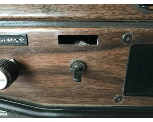 Freightliner FLD112 Dash Assembly