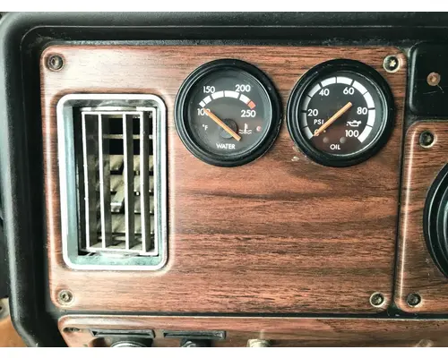 Freightliner FLD112 Dash Assembly