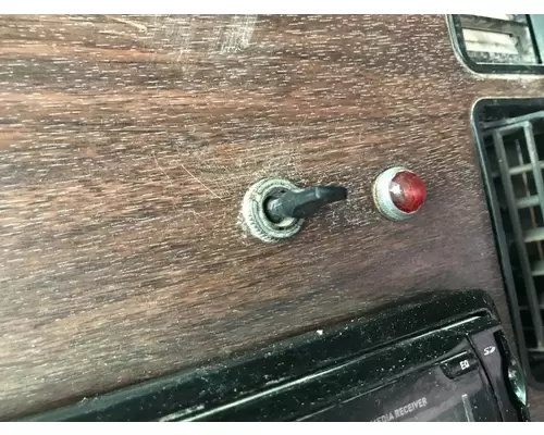 Freightliner FLD112 Dash Assembly