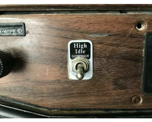 Freightliner FLD112 Dash Assembly