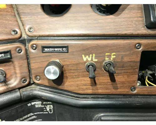 Freightliner FLD112 Dash Assembly