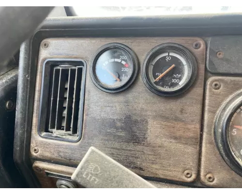 Freightliner FLD112 Instrument Cluster